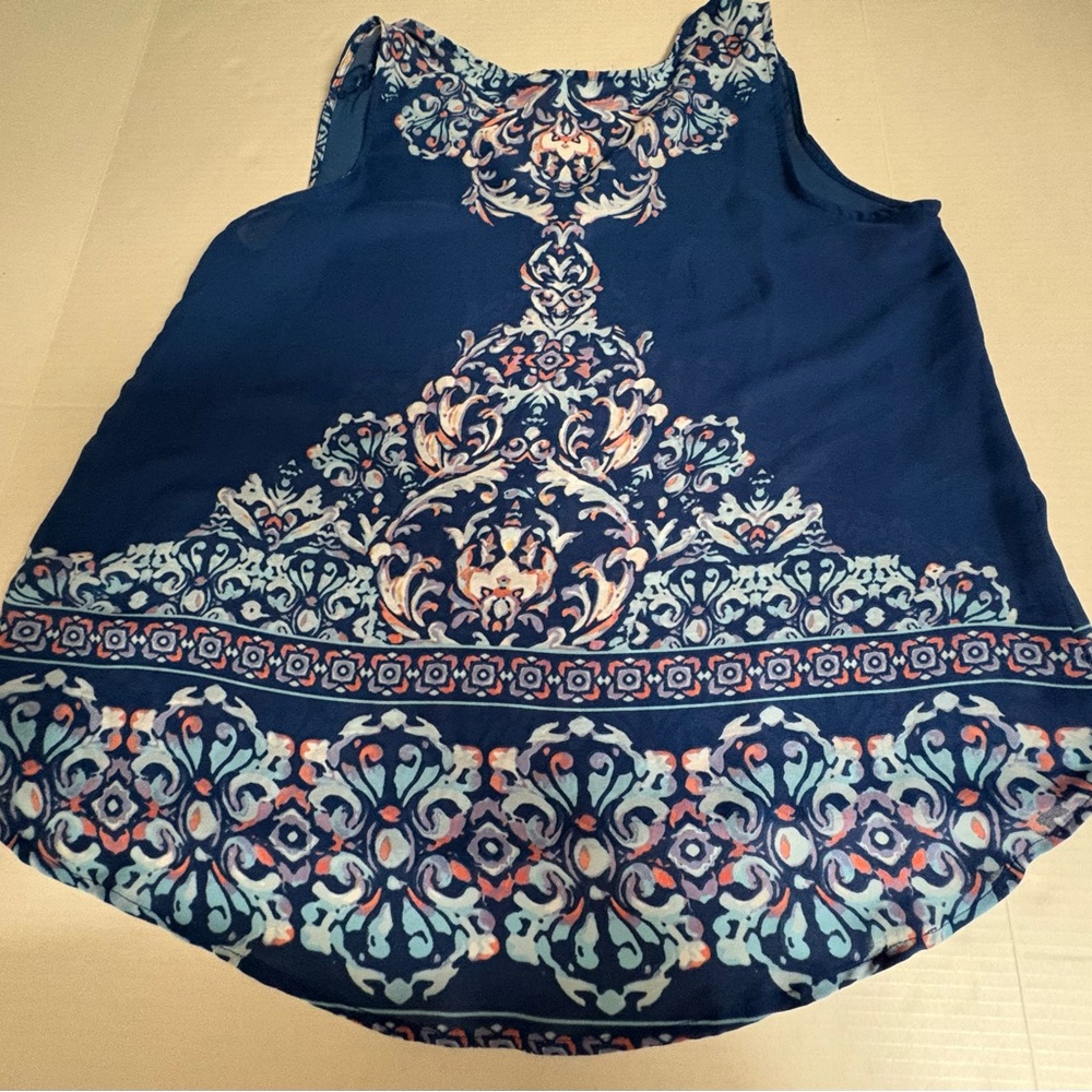 Blue Sleeveless Patterned Blouse with Ornate Neckline by C EST 1946 Size Large - Picture 6 of 7
